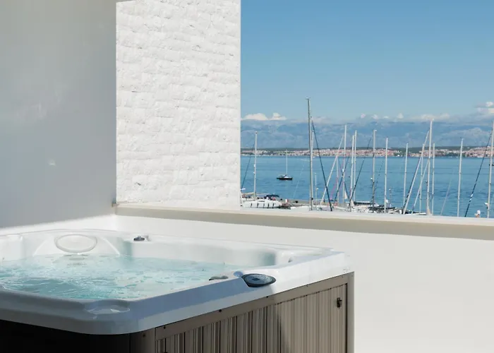 מלון Ugljan Island, Curio Collection By Hilton פרקו